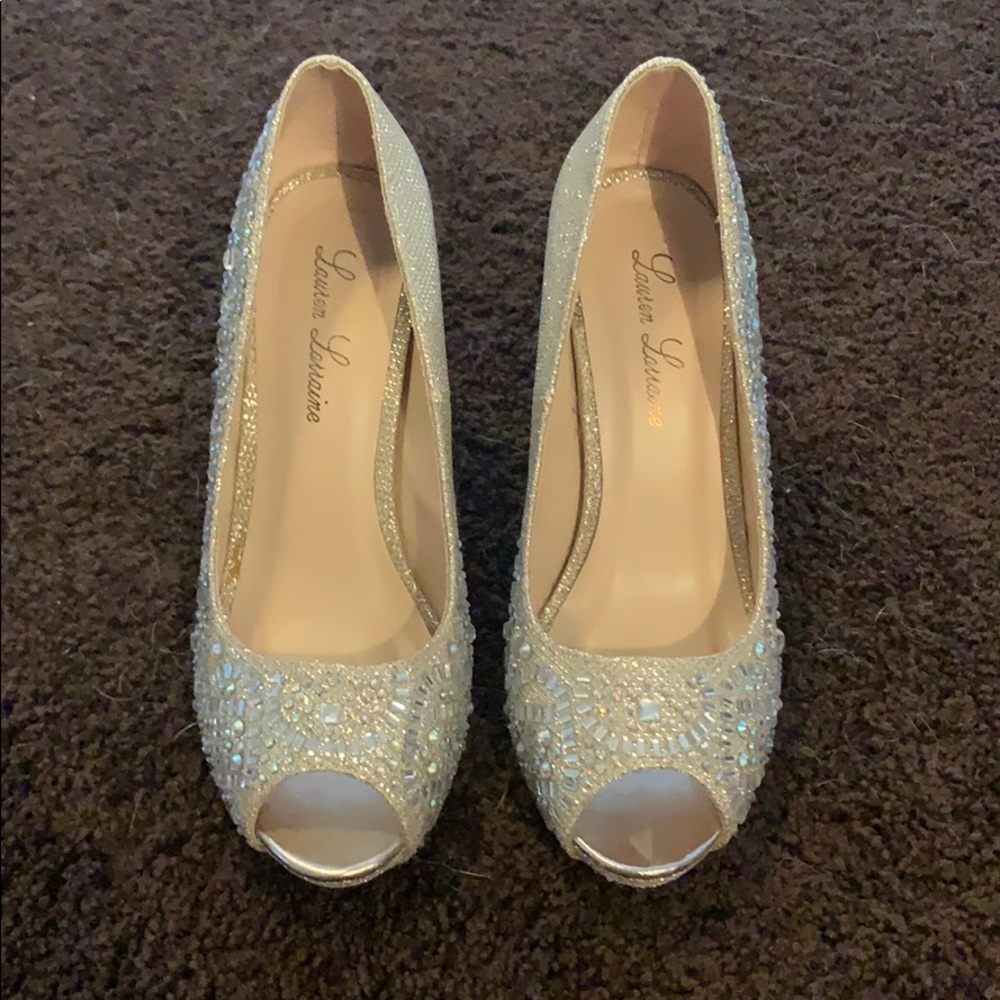 stunning gold heels!